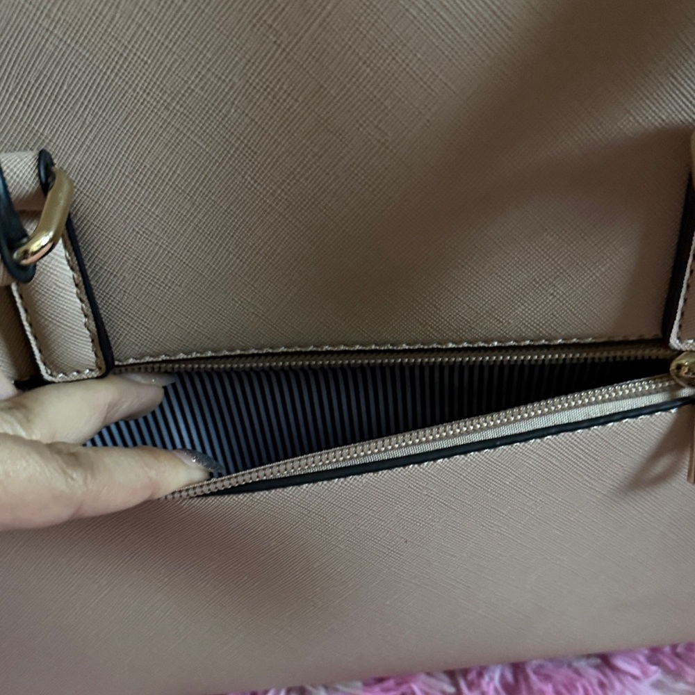 Elegant Beige Satchel Bag - Picture 3 of 13